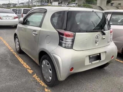 Toyota iQ