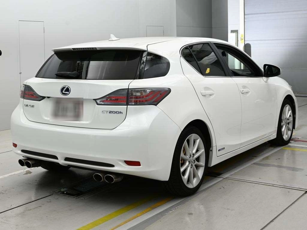 Lexus CT200h  с аукциона в Японии