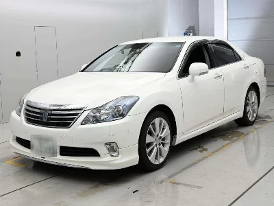 Toyota CROWN HYBRID