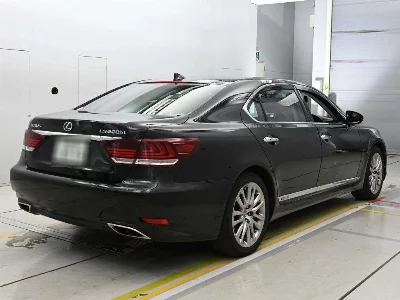 Lexus LS600hL