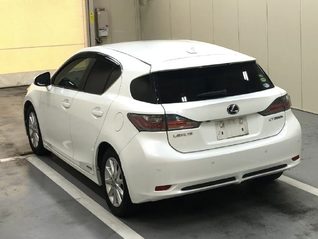 Lexus CT200h  с аукциона в Японии