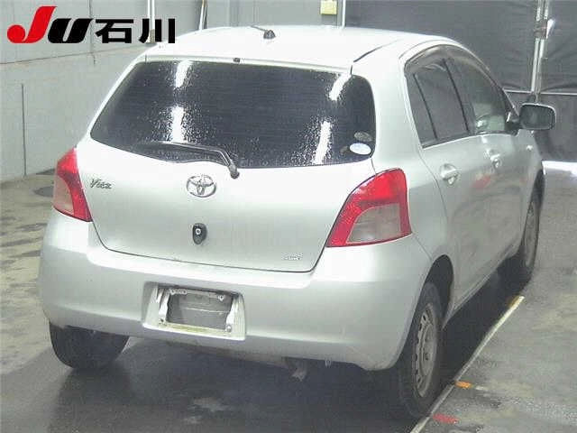 Toyota Vitz  с аукциона в Японии