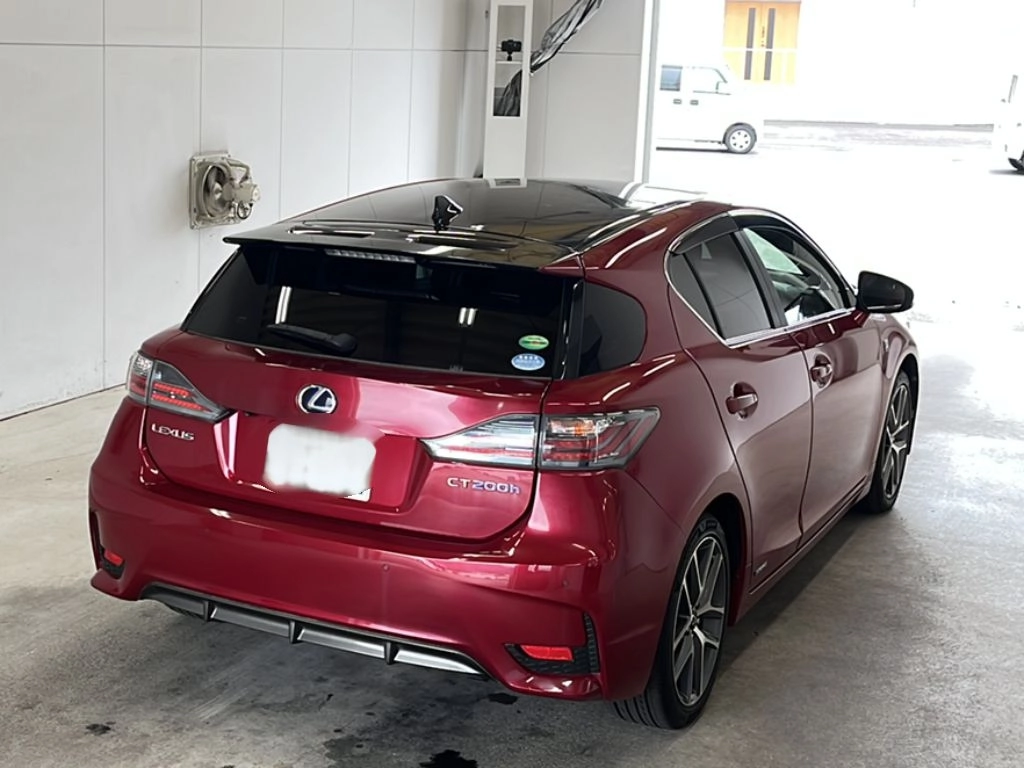 Lexus CT200h  с аукциона в Японии