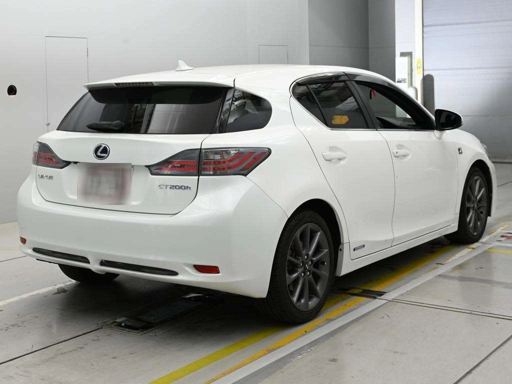 Lexus CT200h  с аукциона в Японии