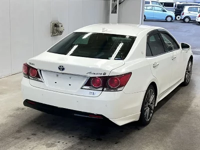 Toyota CROWN HYBRID