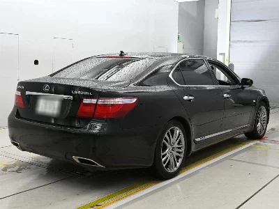 Lexus LS600hL
