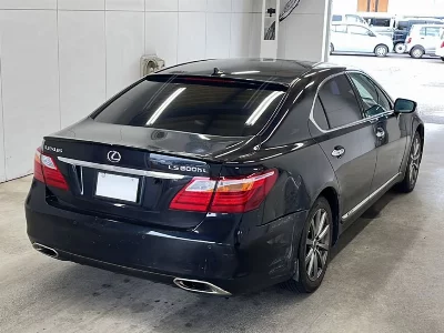 Lexus LS600hL