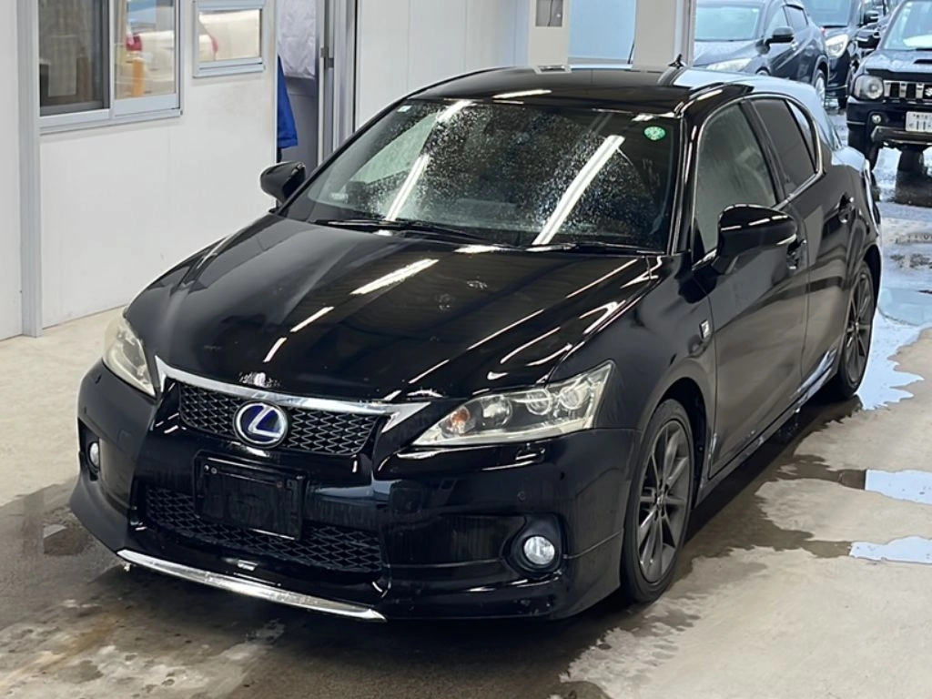 Lexus CT200h  с аукциона в Японии