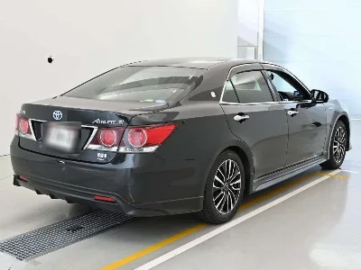 Toyota CROWN HYBRID