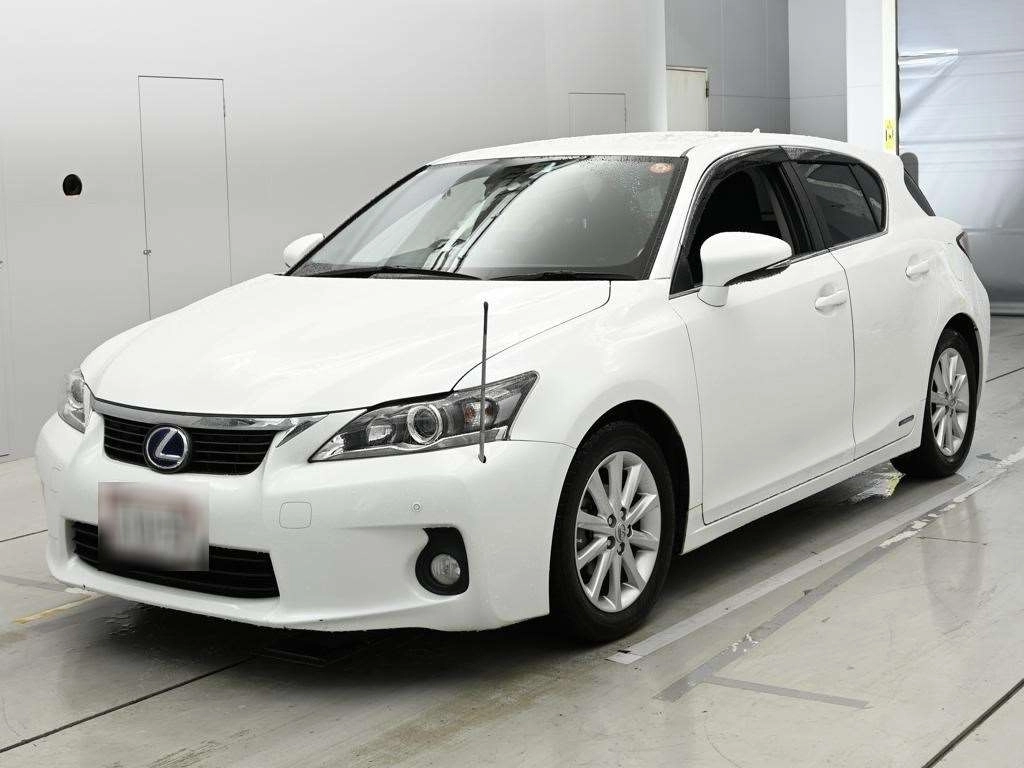 Lexus CT200h  с аукциона в Японии