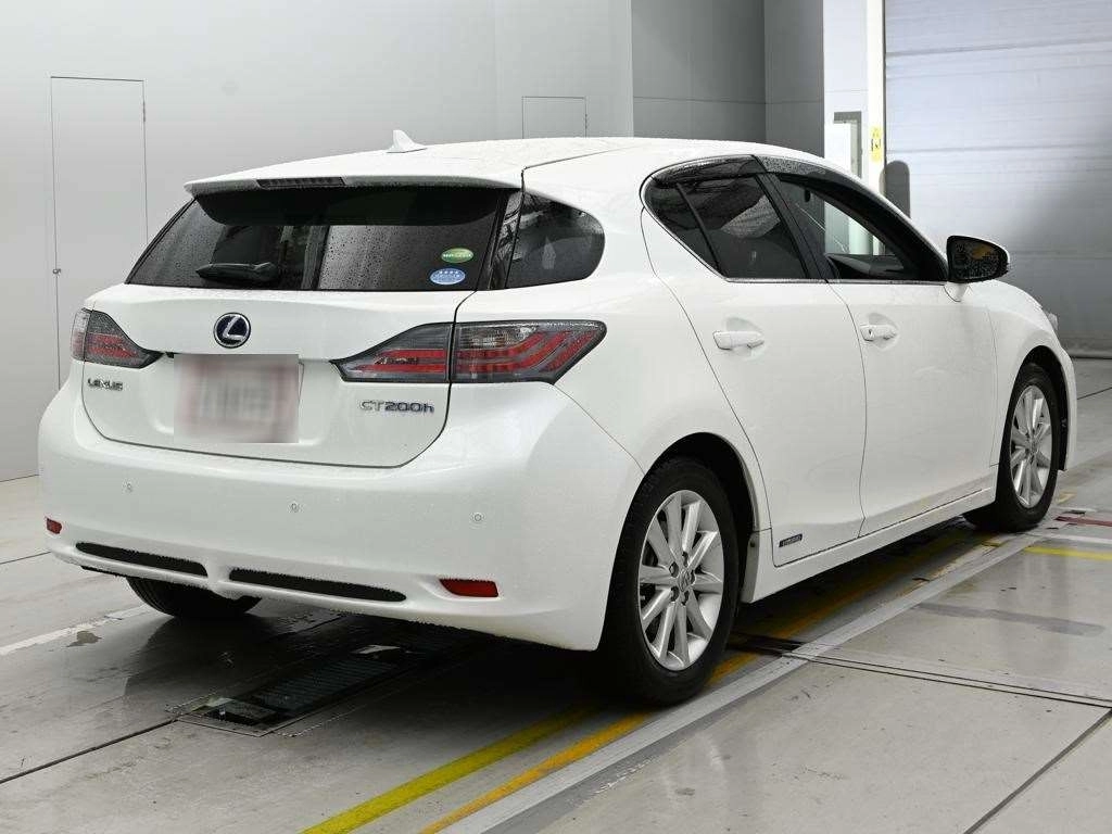 Lexus CT200h  с аукциона в Японии