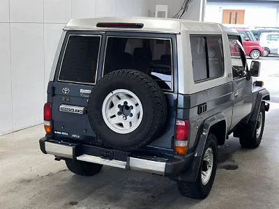Toyota LAND CRUISER 70