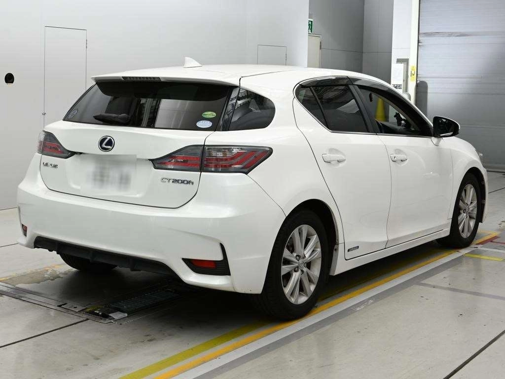 Lexus CT200h  с аукциона в Японии
