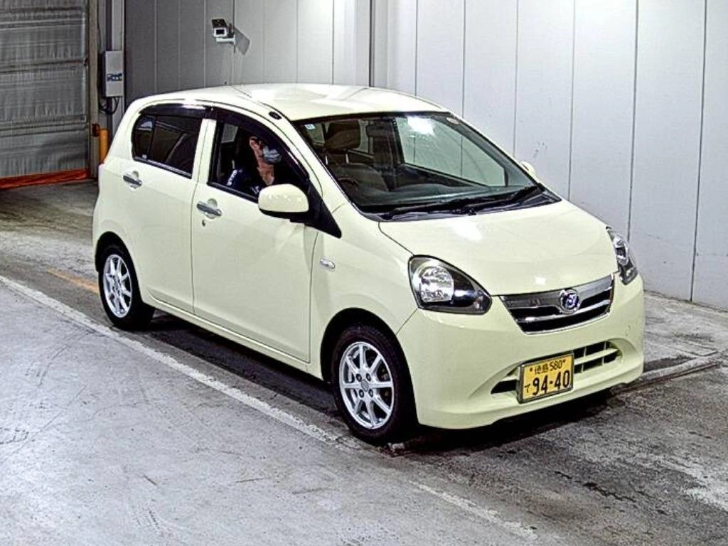 Daihatsu Mira e:S  с аукциона в Японии