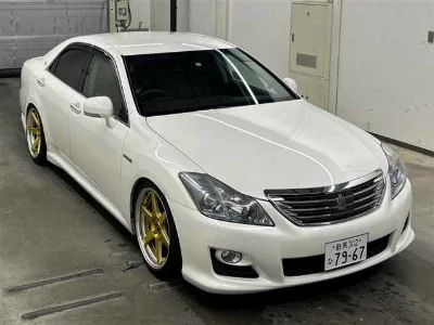 Toyota CROWN HYBRID