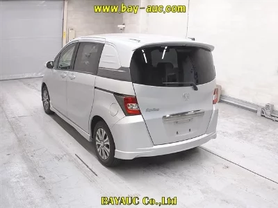 Honda Freed Spike