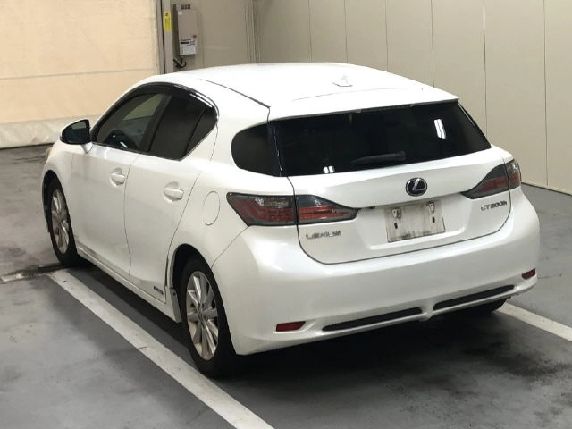 Lexus CT200h  с аукциона в Японии