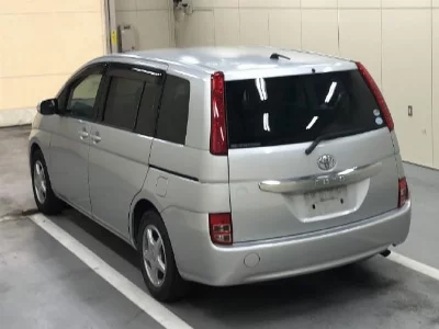 Toyota Isis