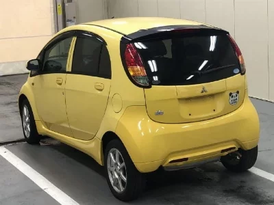 Mitsubishi i