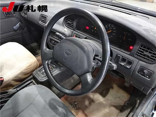 Nissan Avenir  с аукциона в Японии