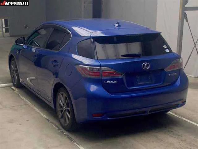Lexus CT200h  с аукциона в Японии
