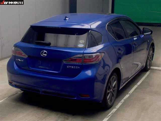 Lexus CT200h  с аукциона в Японии