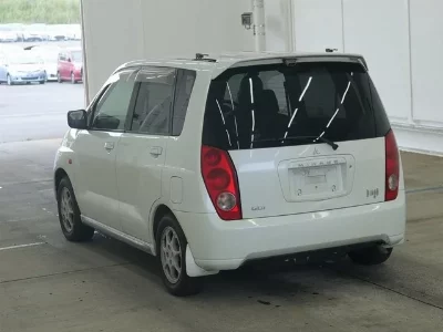 Mitsubishi Mirage Dingo
