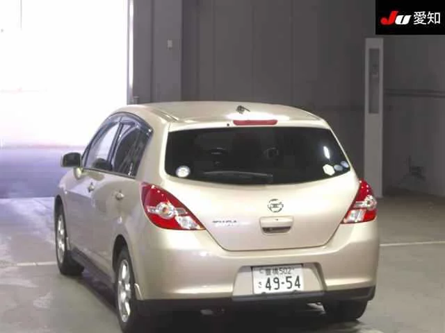 Nissan Tiida  с аукциона в Японии