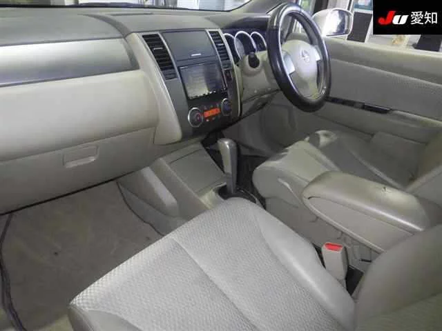 Nissan Tiida  с аукциона в Японии