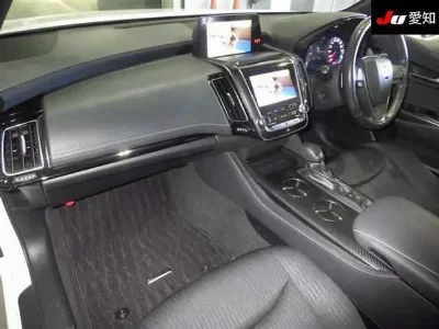 Toyota CROWN HYBRID