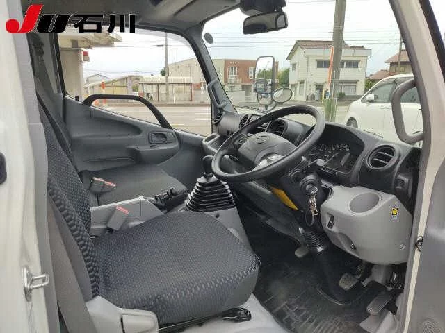 Hino DUTRO DRY VAN  с аукциона в Японии