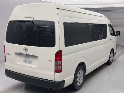 Toyota HiAce Commuter