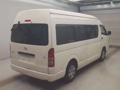 Toyota HiAce Commuter