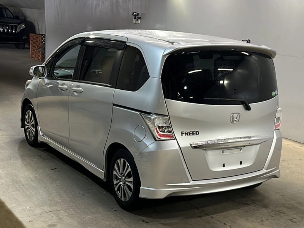 Honda Freed  с аукциона в Японии
