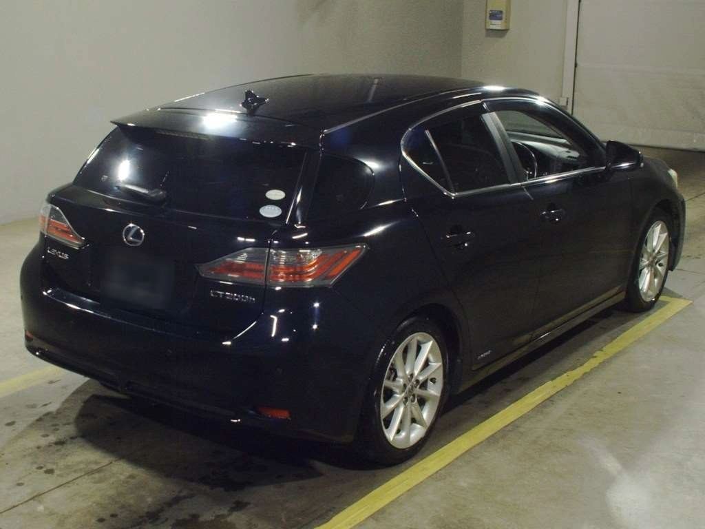 Lexus CT200h  с аукциона в Японии