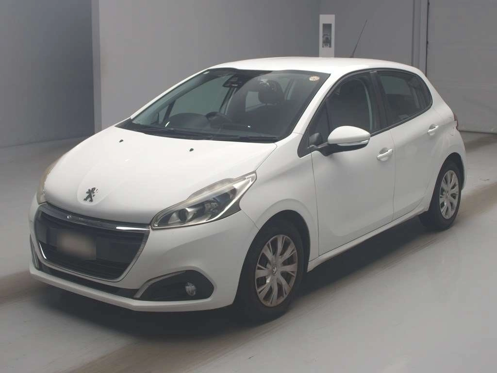 Peugeot 208  с аукциона в Японии