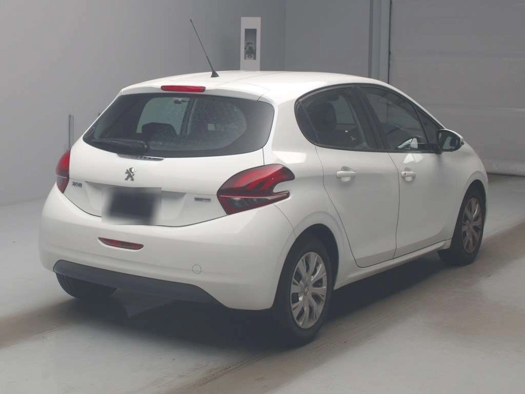 Peugeot 208  с аукциона в Японии