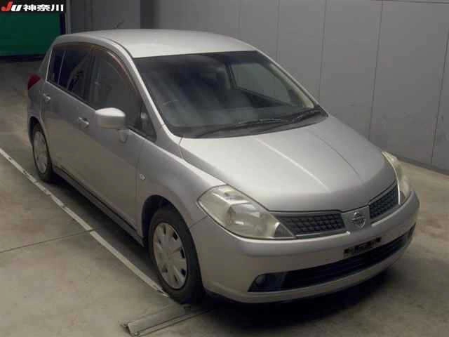Nissan Tiida  с аукциона в Японии