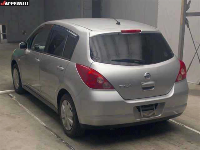 Nissan Tiida  с аукциона в Японии