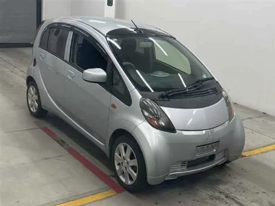 Mitsubishi i