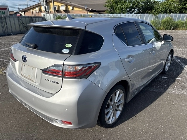 Lexus CT200h  с аукциона в Японии