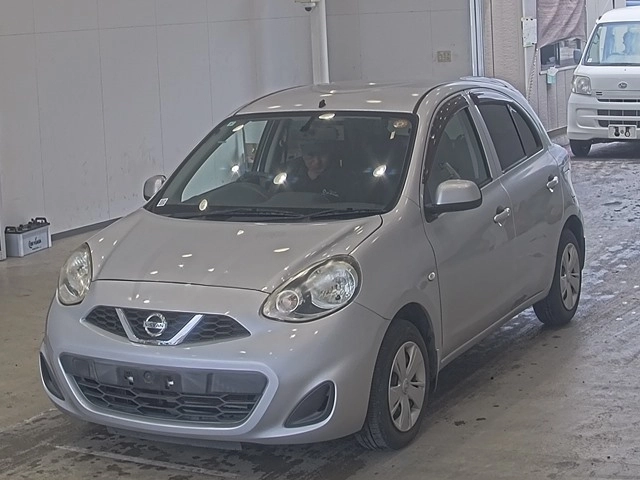 Nissan March  с аукциона в Японии