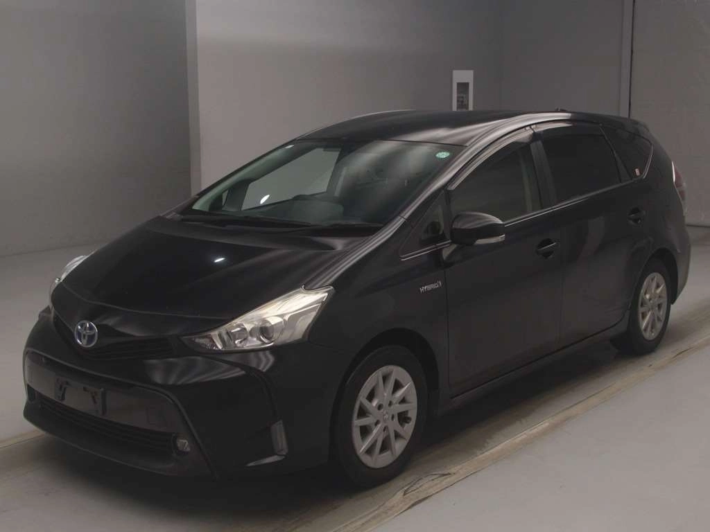Toyota Prius Alpha 2015