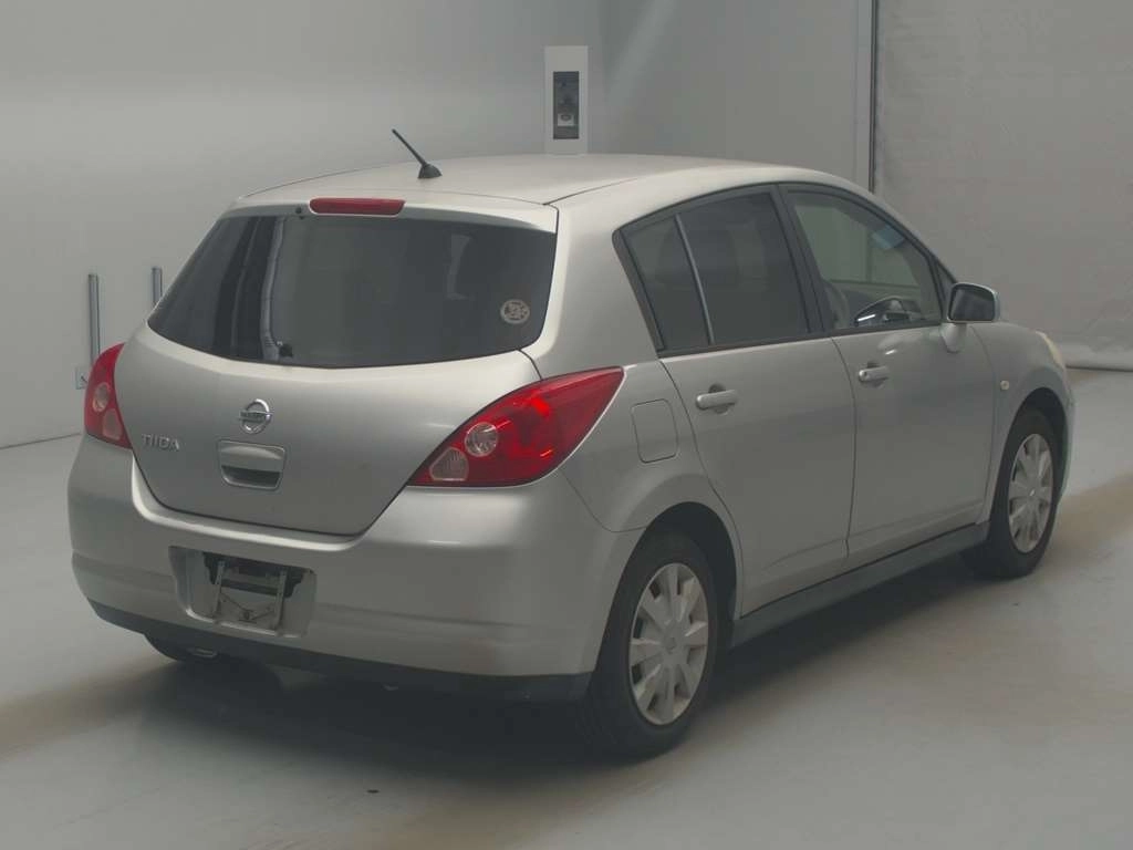 Nissan Tiida  с аукциона в Японии