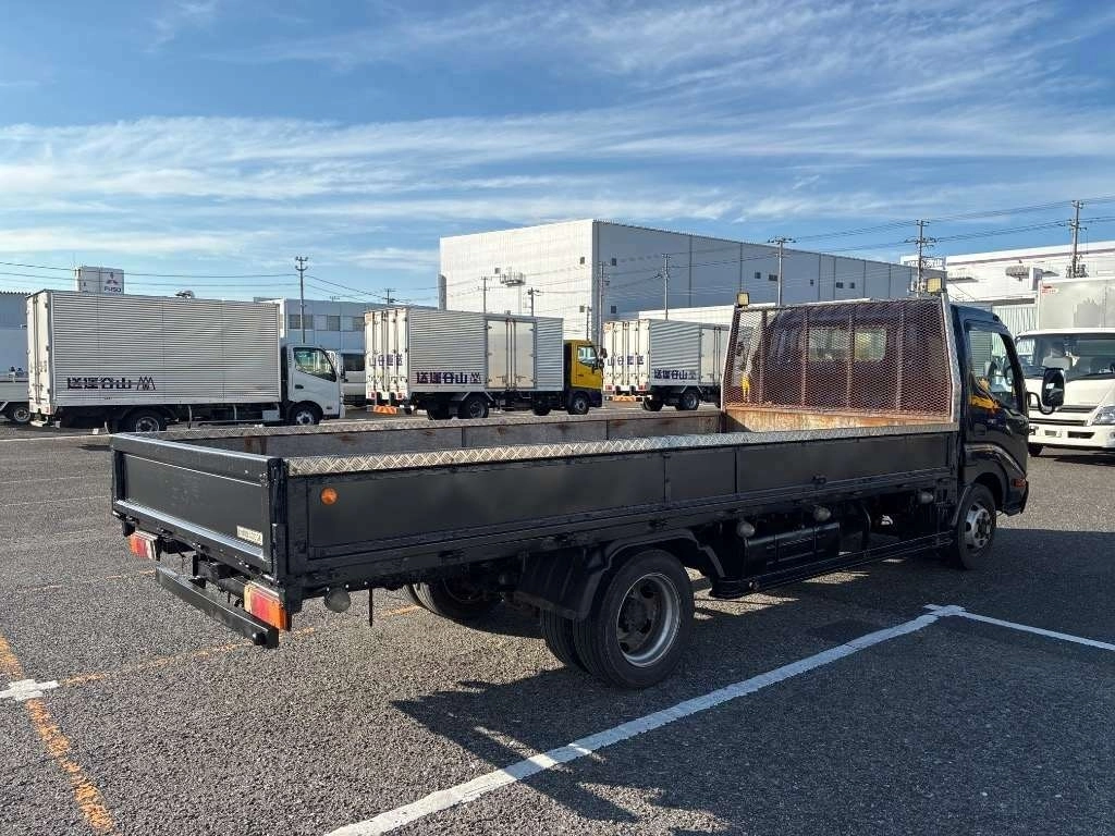 Hino Dutro  с аукциона в Японии