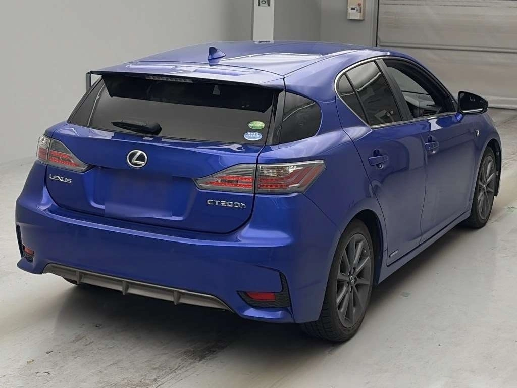 Lexus CT200h  с аукциона в Японии