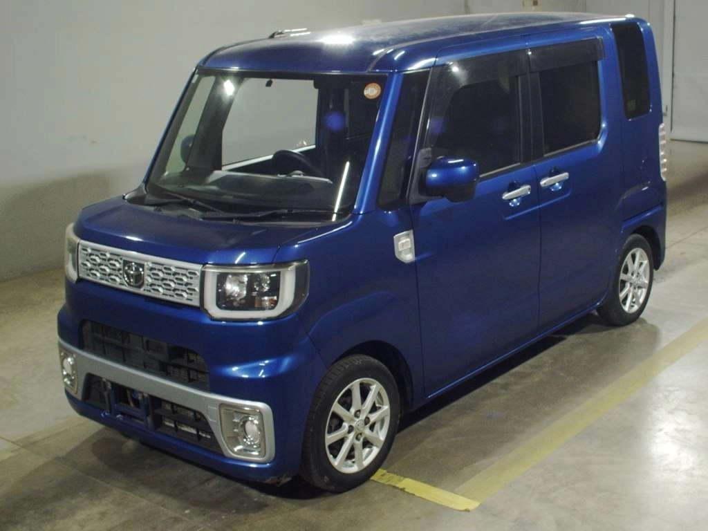 Toyota Pixis Mega 2015