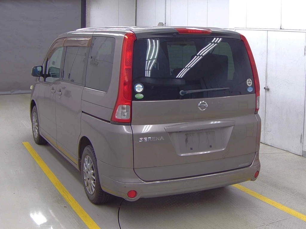 Nissan Serena  с аукциона в Японии