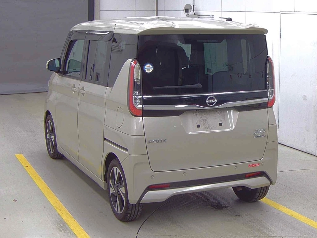 Nissan Roox  с аукциона в Японии