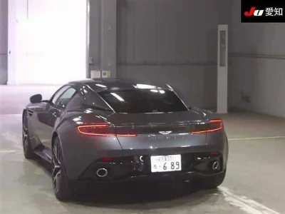 Aston Martin DB12